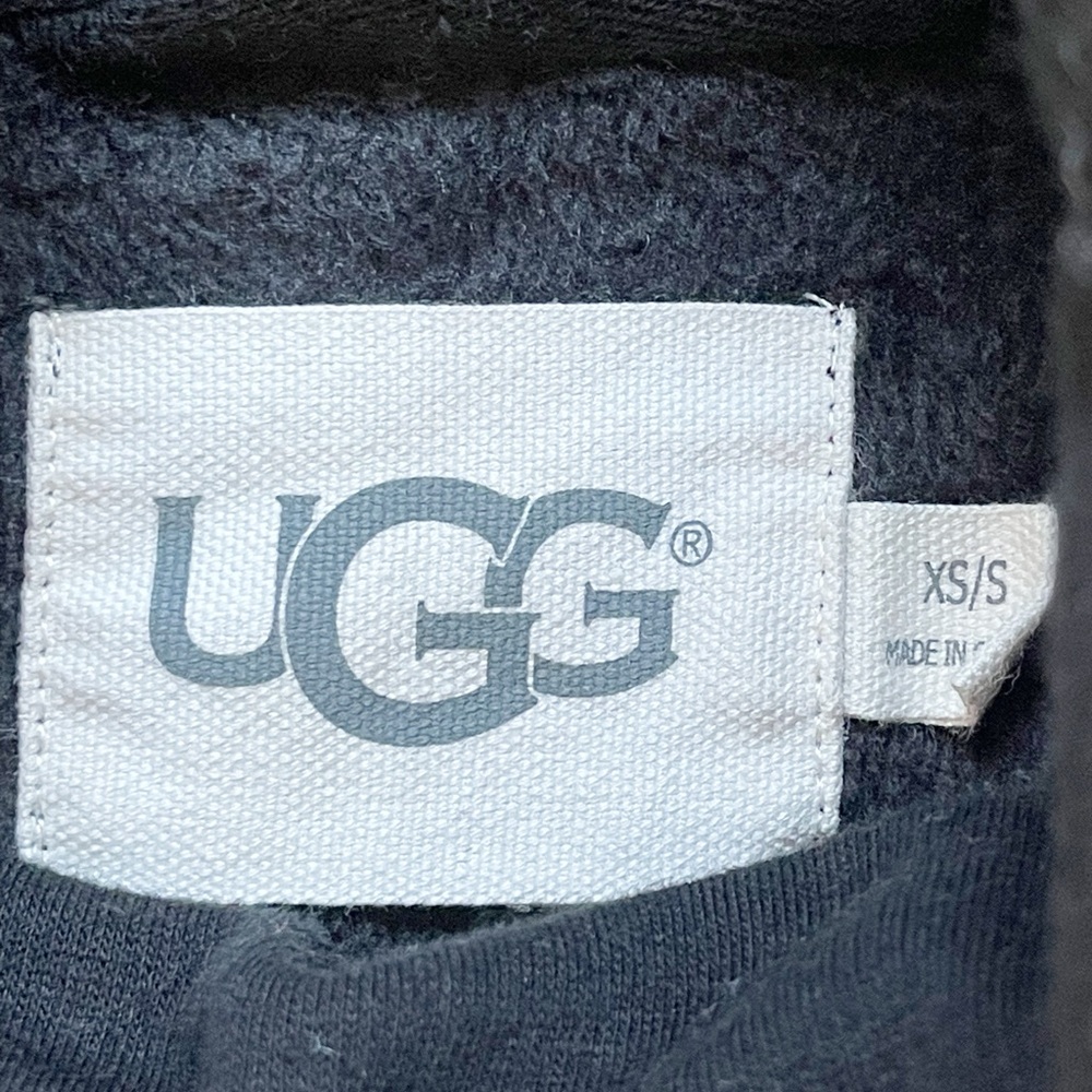 Ugg Charlynne women’s poncho in black XS/S - Picture 5 of 8